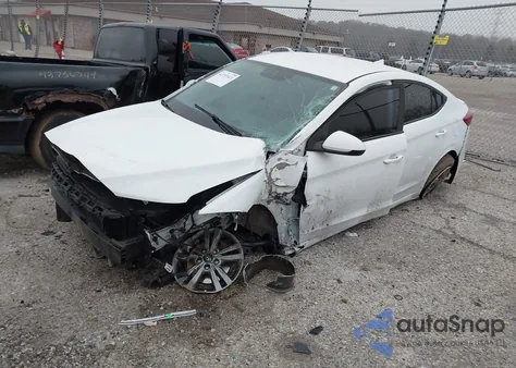 2017 Hyundai Elantra Se z USA, uszkodzony, nr VIN 5NPD84LF6HH105383